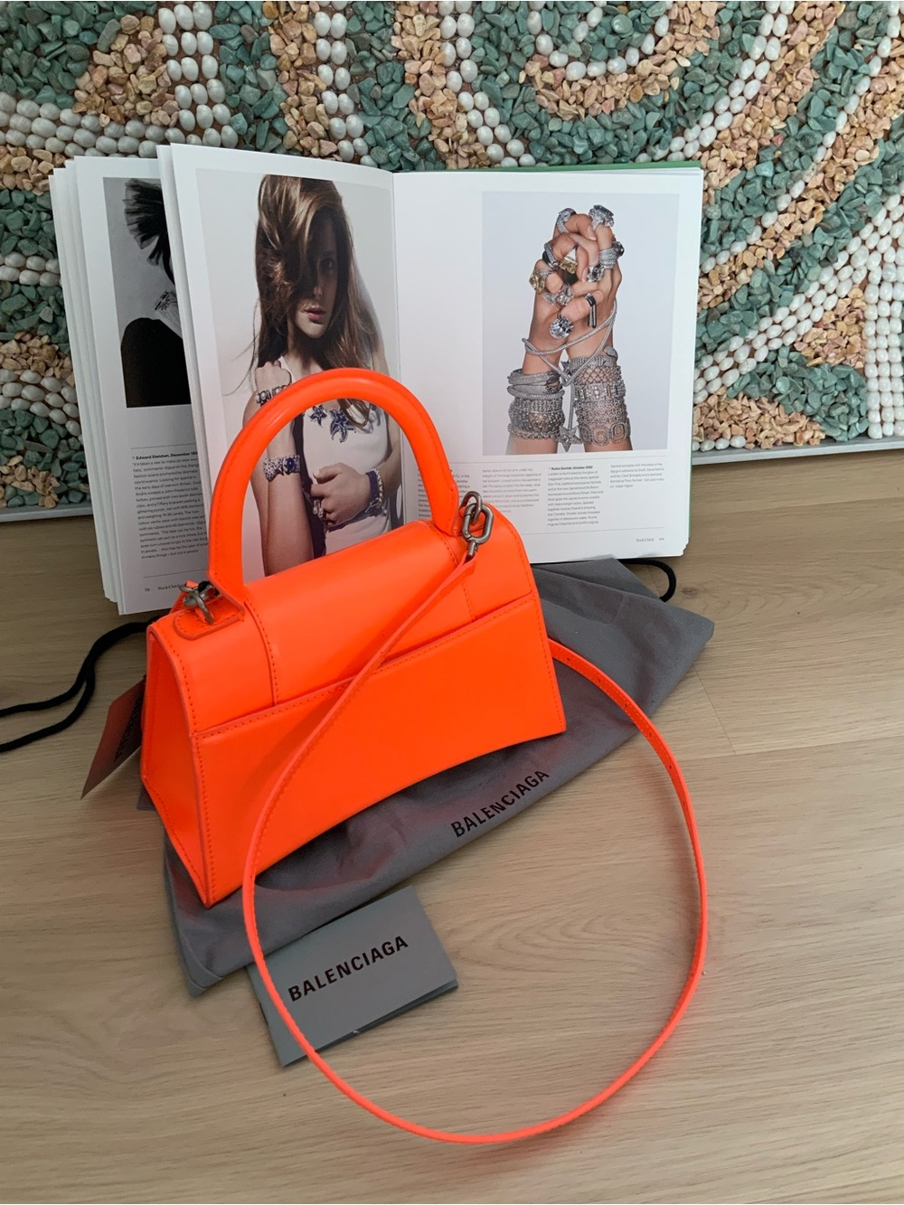 BALENCIAGA
Hourglass Small Handbag - Picture 3 of 8
